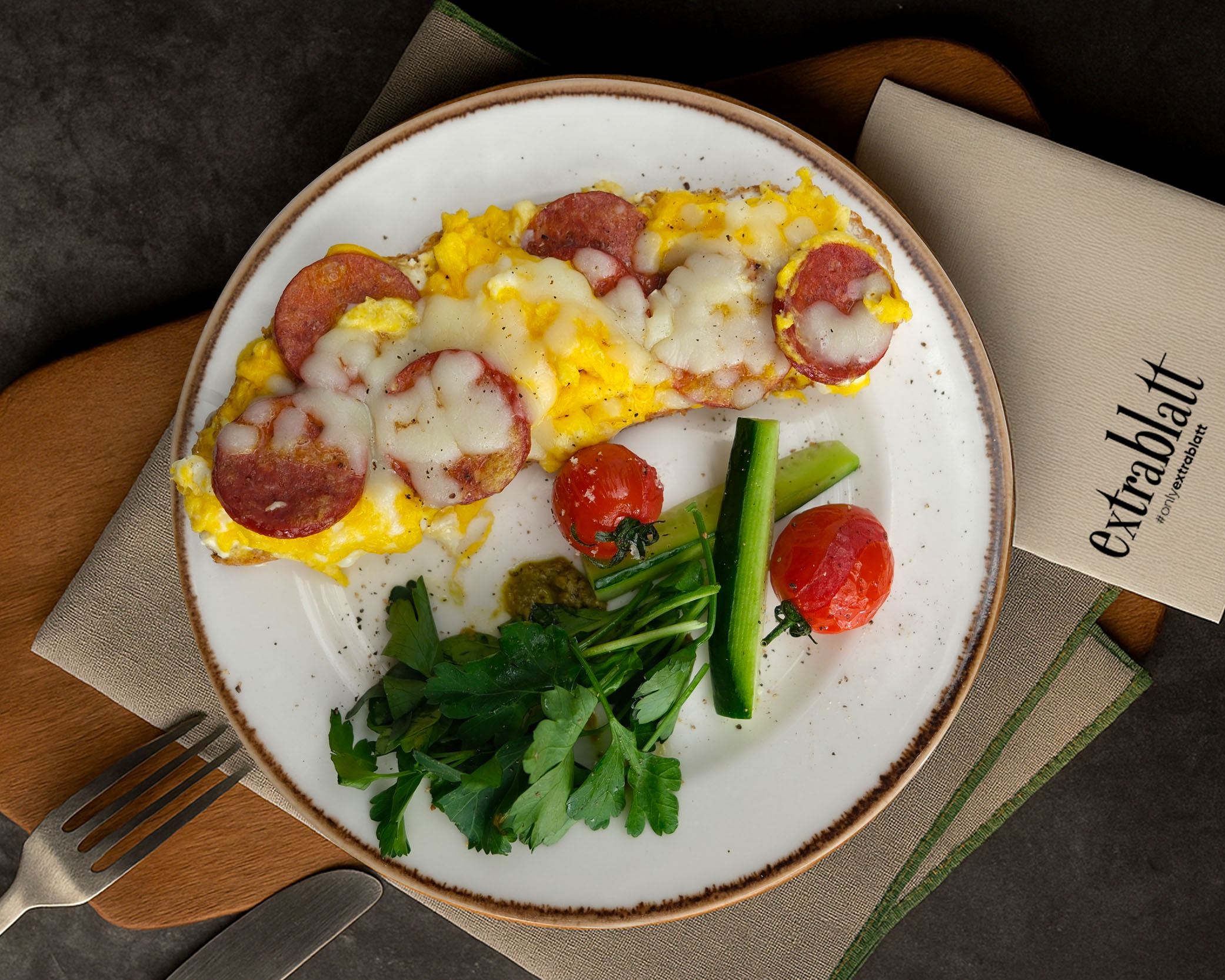 SUCUKLU YUMURTALI EKŞİ MAYALI EKMEK